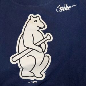 Nike Chicago Cubs Cooperstown Dugout Bear w/Bat Logo Premium Shirt Large EUC